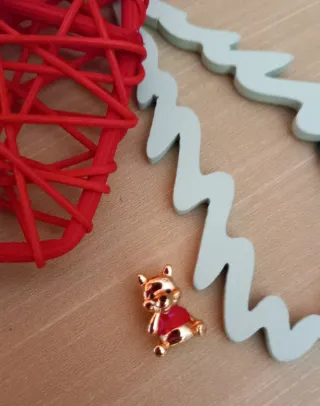 Colgantes Winnie de Pooh Disney Dorado y Rojo