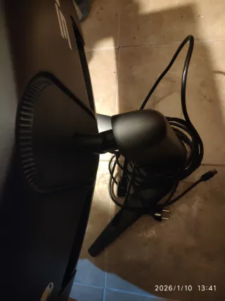 Monitor Alienware, schermo rotto