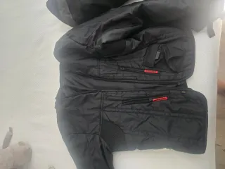 Chaqueta de moto LEVIOR negra y roja