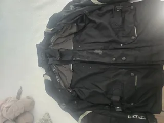 Chaqueta de moto LEVIOR negra y roja