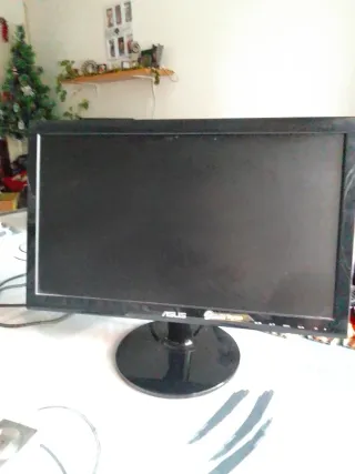 Pantalla Asus 19" VGA + TV OKI 19" HDMI