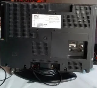 Pantalla Asus 19" VGA + TV OKI 19" HDMI