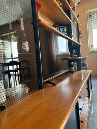 Parete attrezzata legno e vetro,ottime condizioni