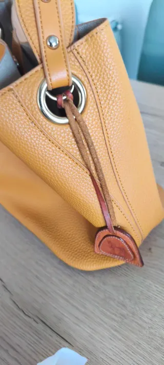 Bolso piel granulada color mostaza