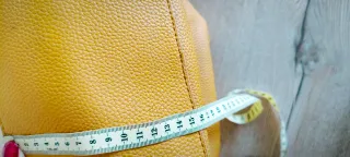 Bolso piel granulada color mostaza