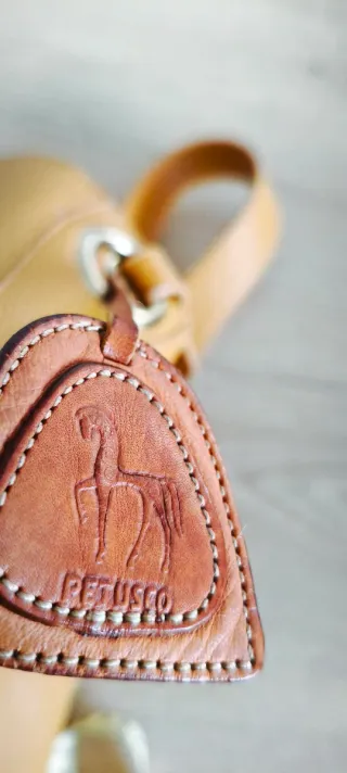 Bolso piel granulada color mostaza