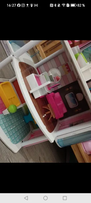 Casita de juguete con accesorios