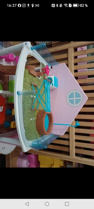 Casita de juguete con accesorios