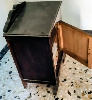 Mesita de noche antigua madera y metal