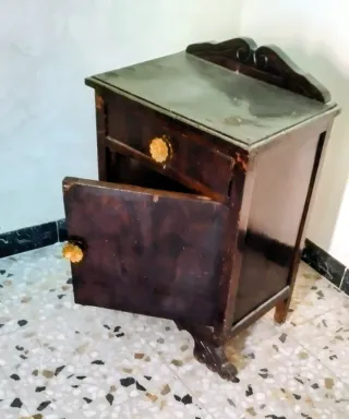 Mesita de noche antigua madera y metal