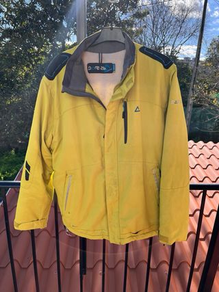 Chaqueta amarilla invierno esquí montaña Dare 2b