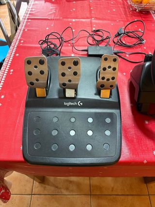 Volante Logitech G29 con Pedales y Cargador