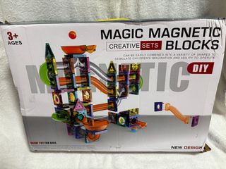 Bloques magnéticos creativos con tobogán