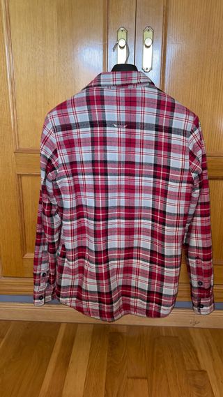 Cazadora cuadros borrego Pull&Bear roja