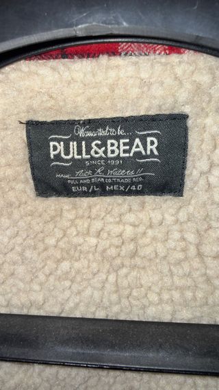 Cazadora cuadros borrego Pull&Bear roja