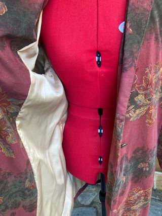 Abrigo estampado floral entretiempo