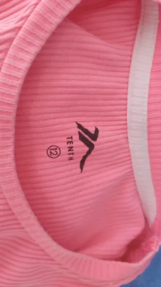 Vestido rosa con rayas laterales