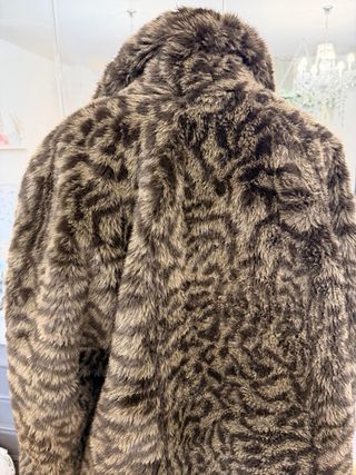 Abrigo piel sintética estampado