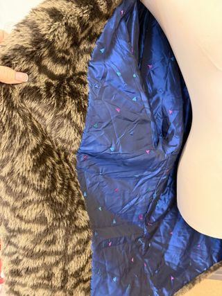 Abrigo piel sintética estampado