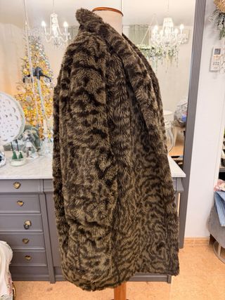 Abrigo piel sintética estampado