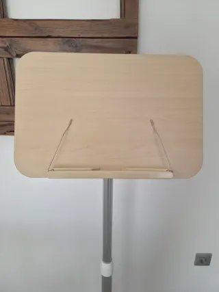 Atril de pie ajustable