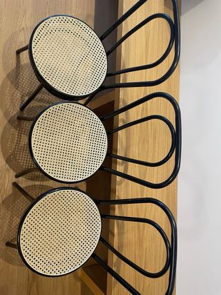 Sedie vintage in metallo con sedile in rattan