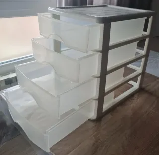 Organizador de plástico blanco