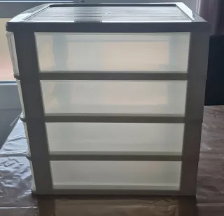 Organizador de plástico blanco