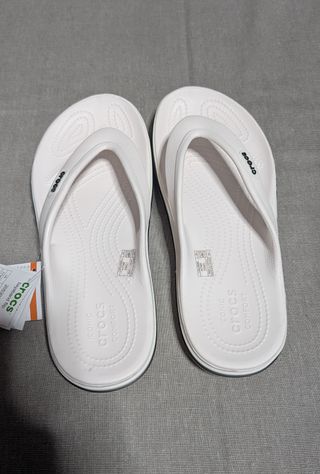 Crocs Bayaband Flip en color blanco