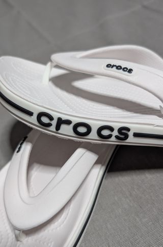 Crocs Bayaband Flip en color blanco
