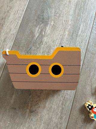 Nave pirata in legno con personaggi