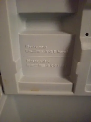 Nevera portátil azul y beige