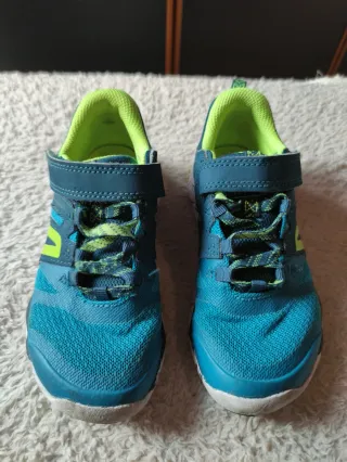 Scarpe ginnastica n. 29 + regalo scarpette mare