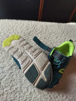 Scarpe ginnastica n. 29 + regalo scarpette mare