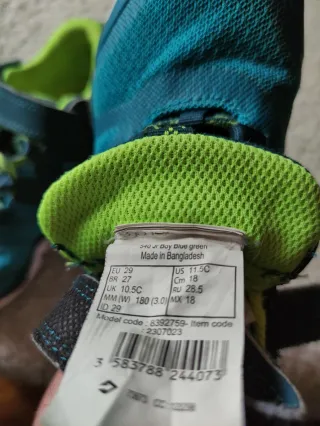 Scarpe ginnastica n. 29 + regalo scarpette mare