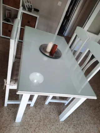 Mesa Comedor Blanca,con Cristal y 4 Sillas