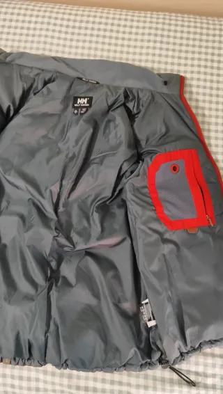 Chaleco Helly Hansen acolchado rojo y gris