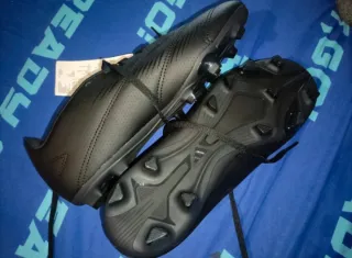 Scarpe da calcio Adidas nere