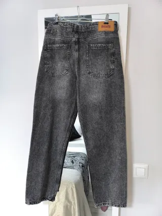 Pantalón vaquero negro desgastado
