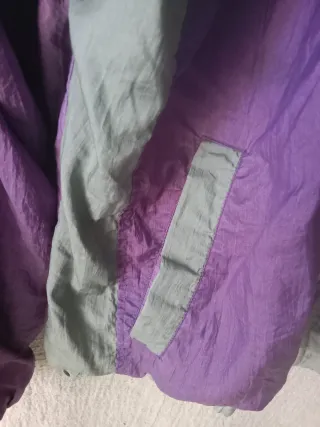 Cortavientos Morado y Verde Talla L. Vintage