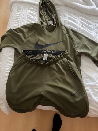 Conjunto Nike Sudadera y Pantalón Talla L