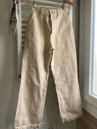 Pantalón beige ancho