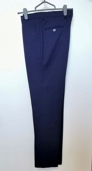 Traje azul y camisa Cortefiel