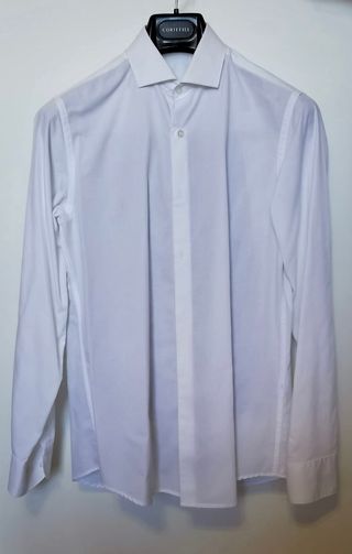 Traje azul y camisa Cortefiel