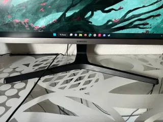 Monitor Samsung TV 4K UHD HDR 28'' in perfette condizioni