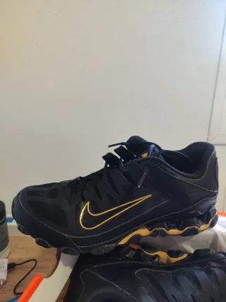 Nike Reax 8 TR Zapatillas Negras Doradas