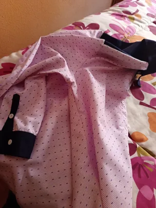 Camisa de vestir con puntos