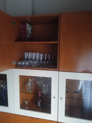 Mueble de salón madera y blanco