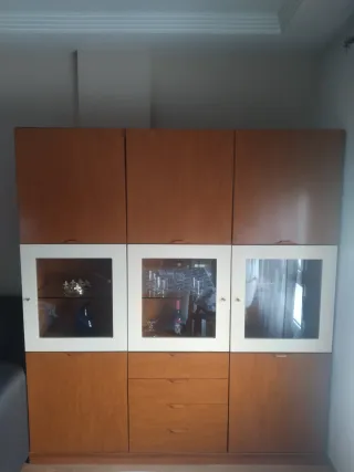 Mueble de salón madera y blanco