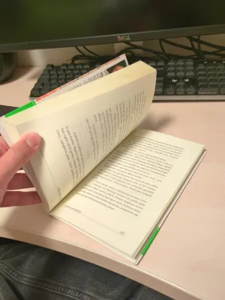 Heriotza zuriz jantzita (Ekin) (Basque Edition)